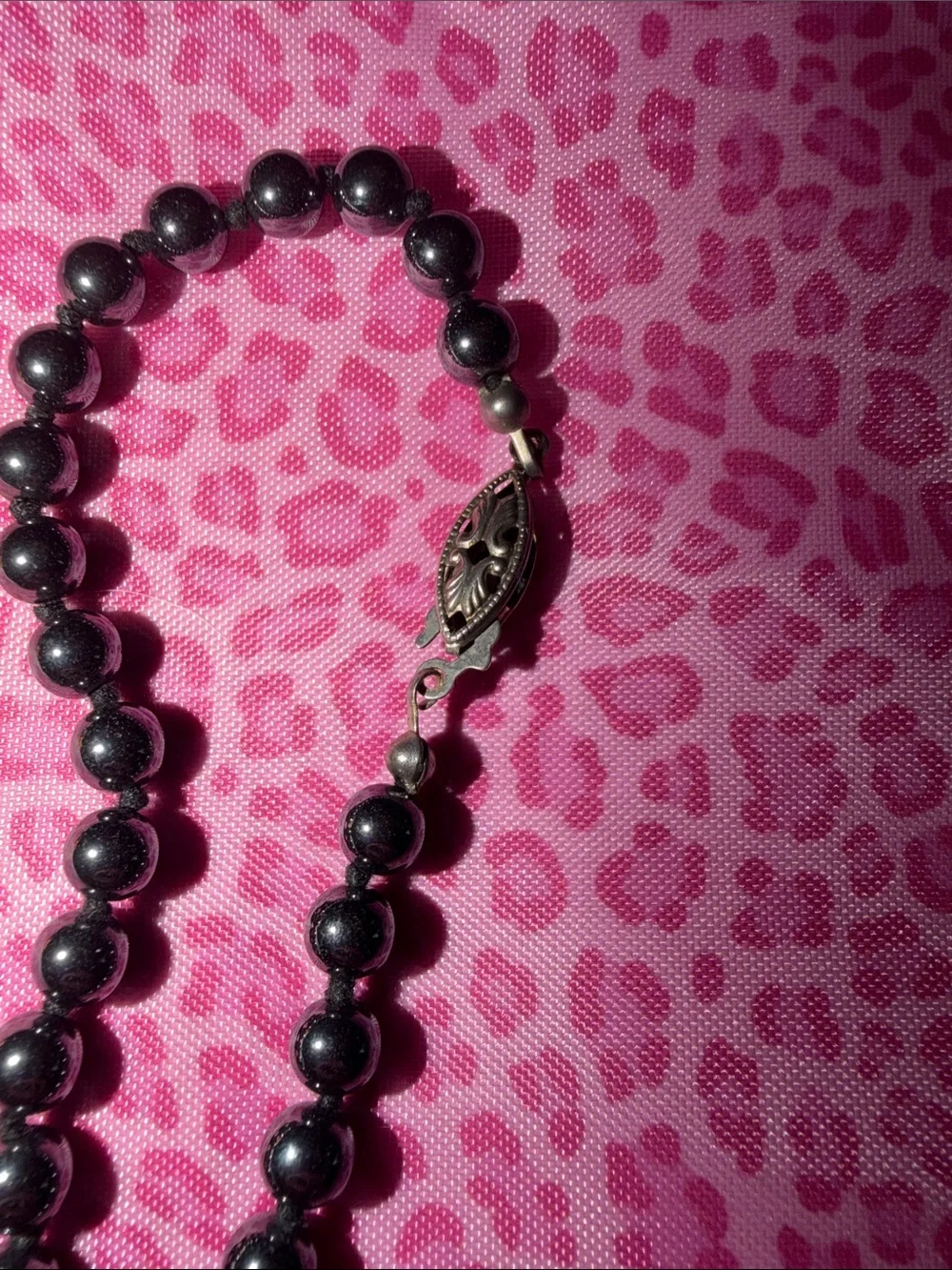 Vintage Natural Hematite Black Beaded PearlNecklace Magnetic w/Matching bracelet - Picture 3 of 4